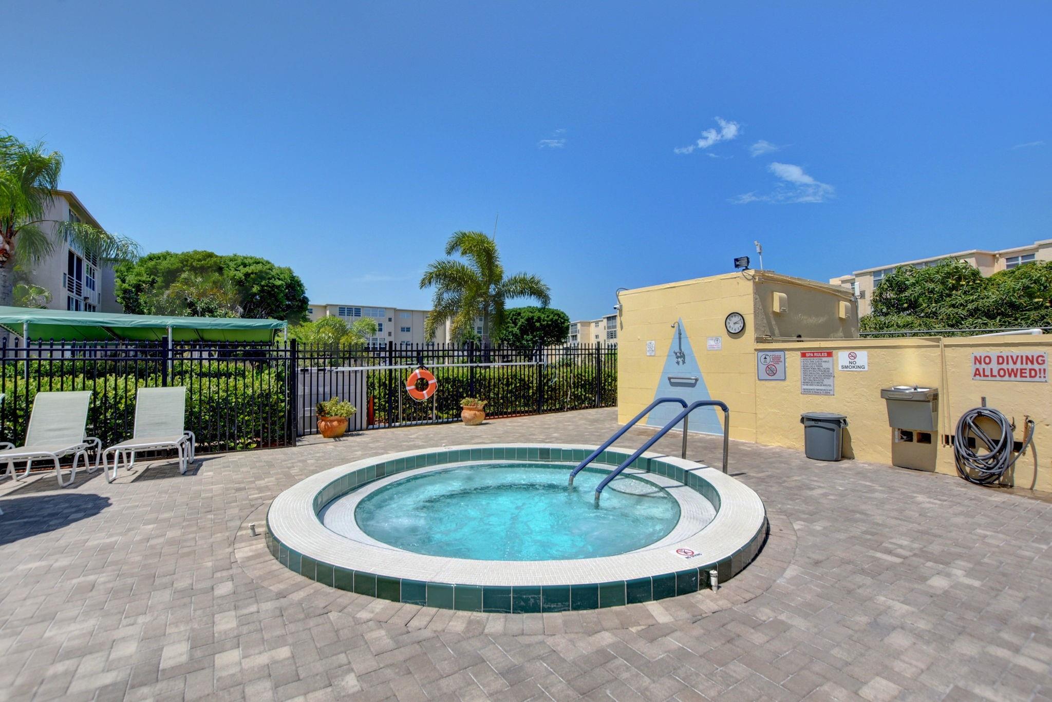 VILLAGE ROYALE - Residential