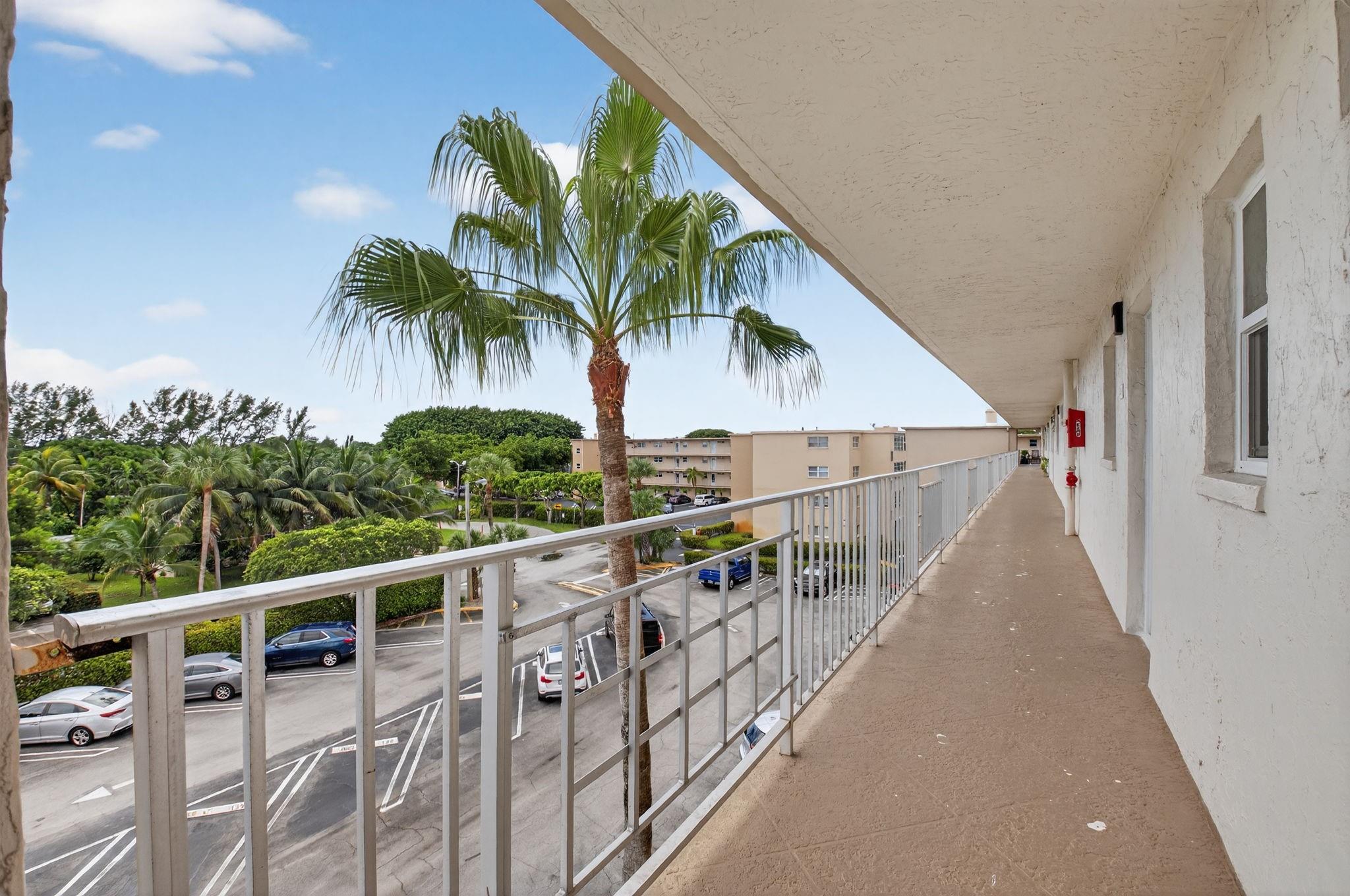 VILLAGE ROYALE - Residential