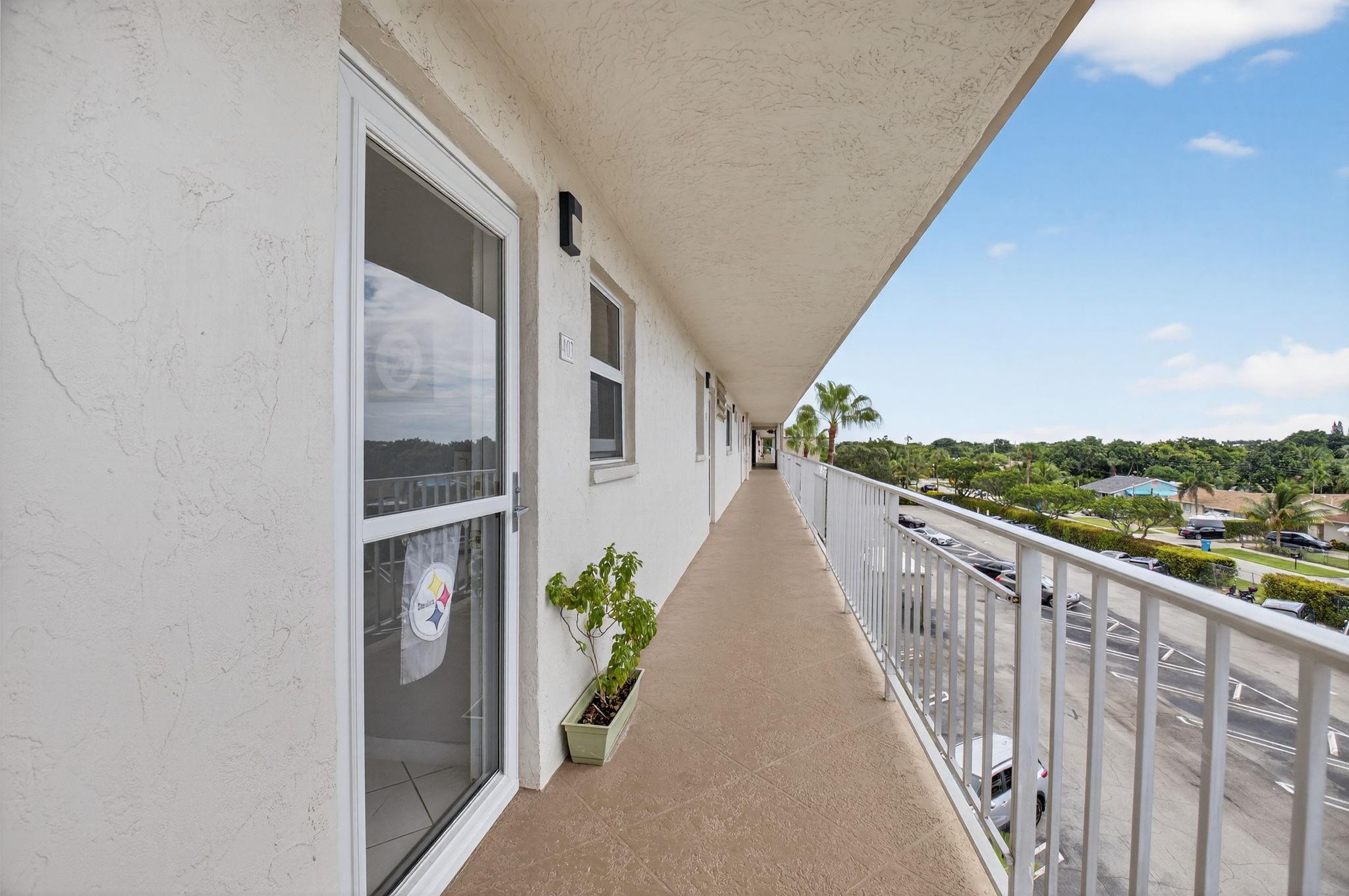 VILLAGE ROYALE - Residential
