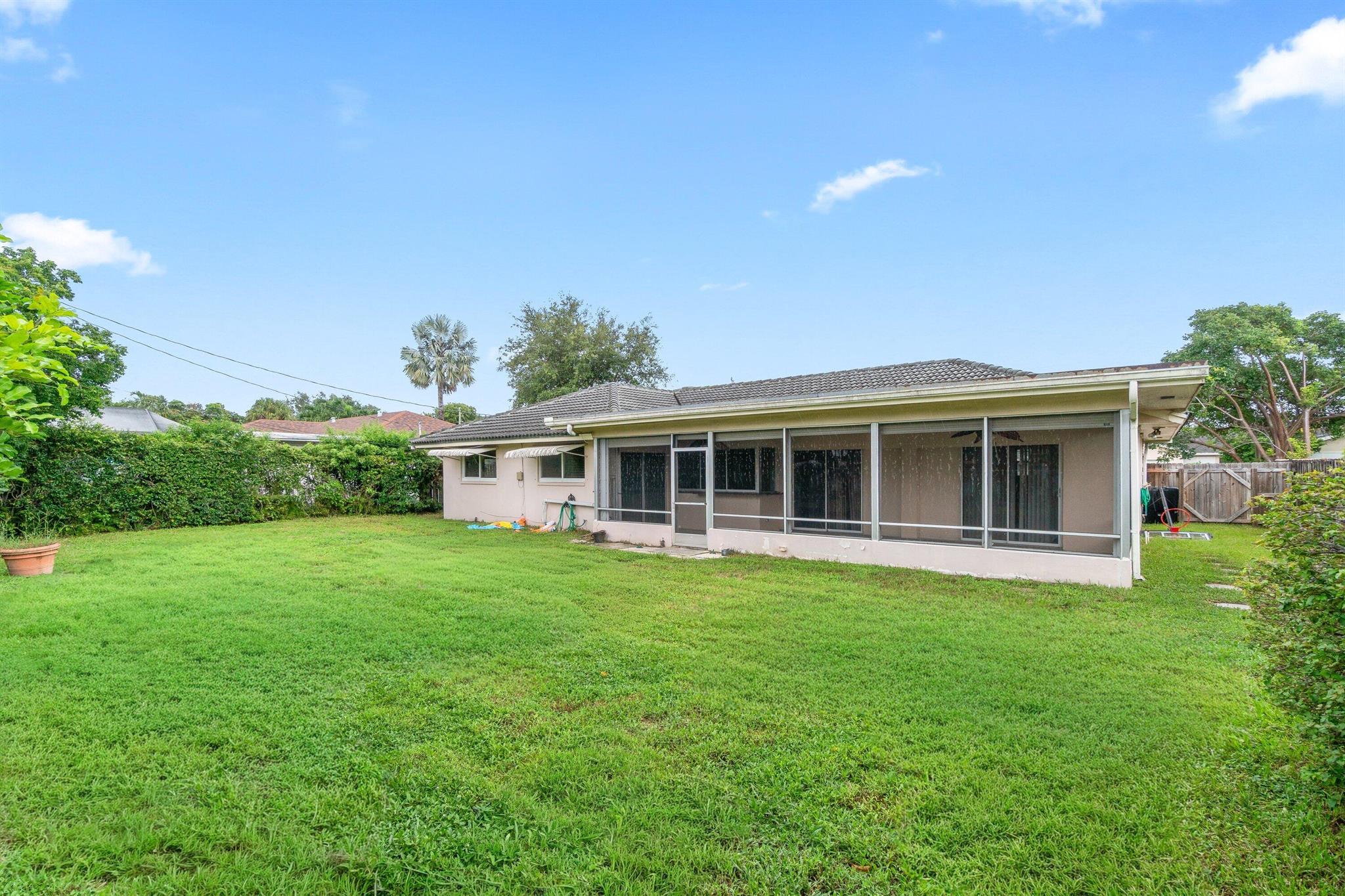 921 SW 11th Terrace