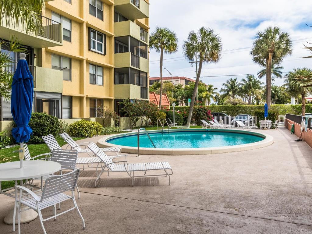 Island Club - Residential