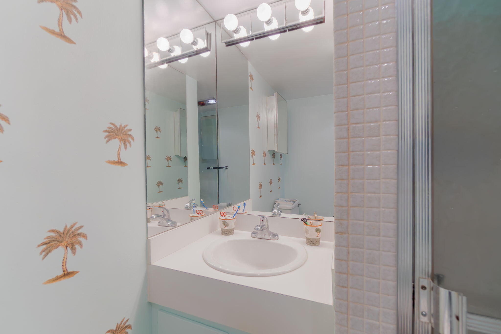 LAKESIDE POINT APT 5 CONDO - Residential