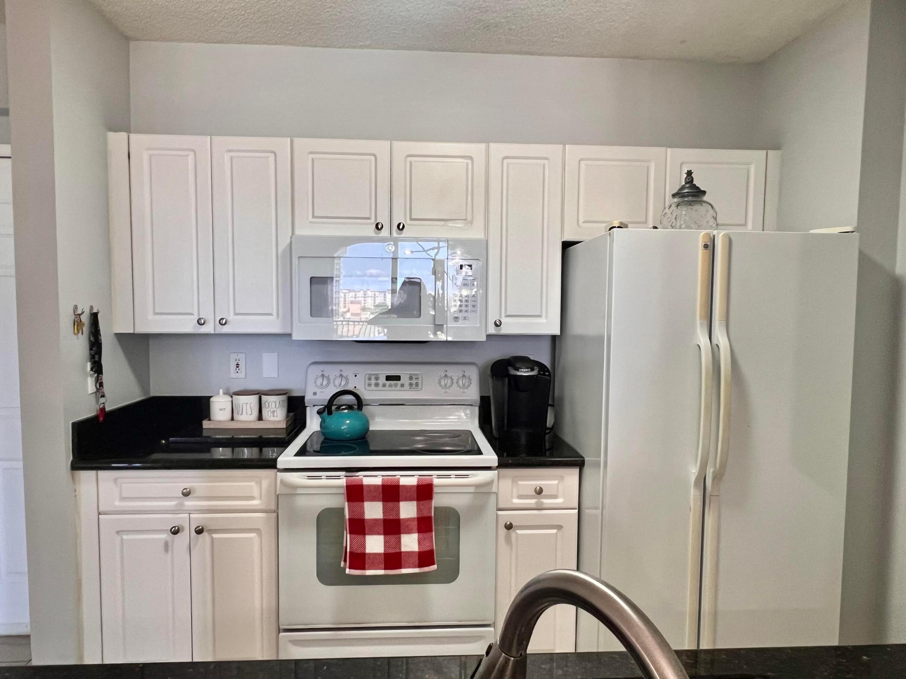 TOWER CONDO AT CITYPLACE - Residential