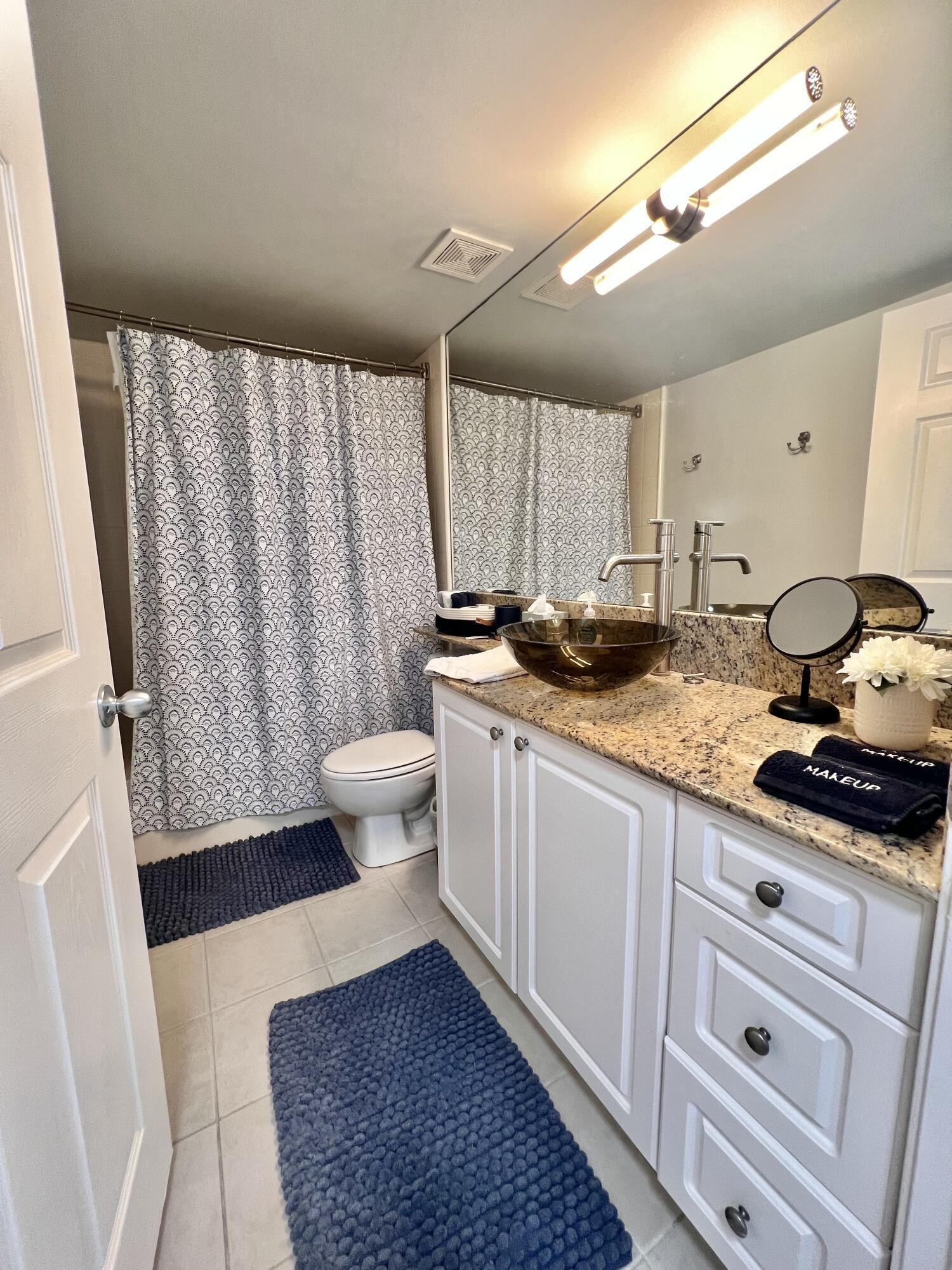 TOWER CONDO AT CITYPLACE - Residential