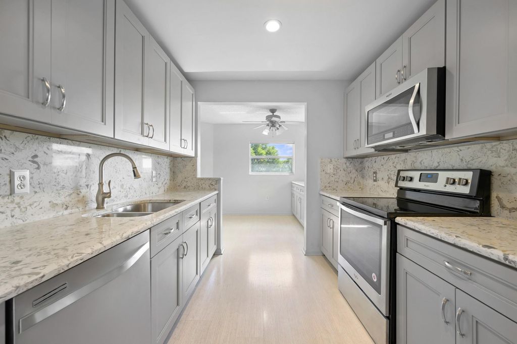 Photo of 550 SW 137th Avenue #401L, Pembroke Pines, FL 33027 (MLS # F10555332)