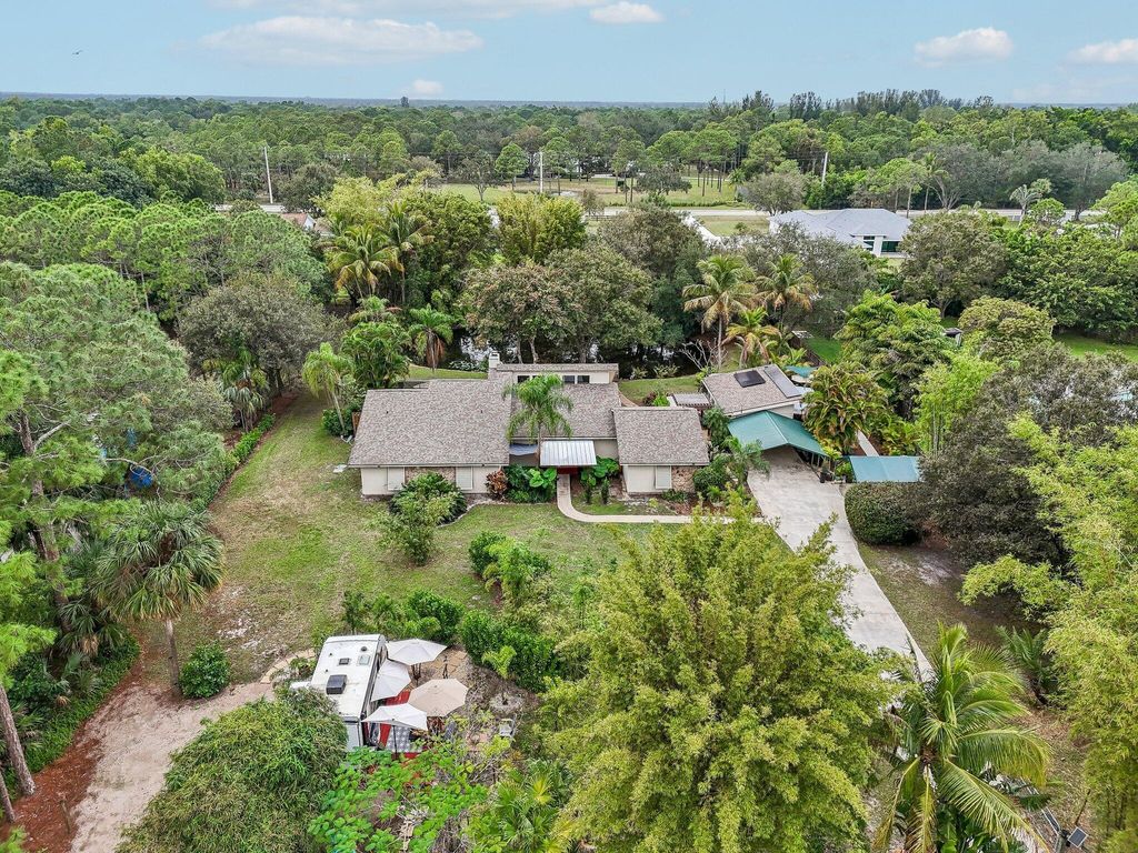 Photo of 17333 128th Trail N, Jupiter, FL 33478 (MLS # R11098420)