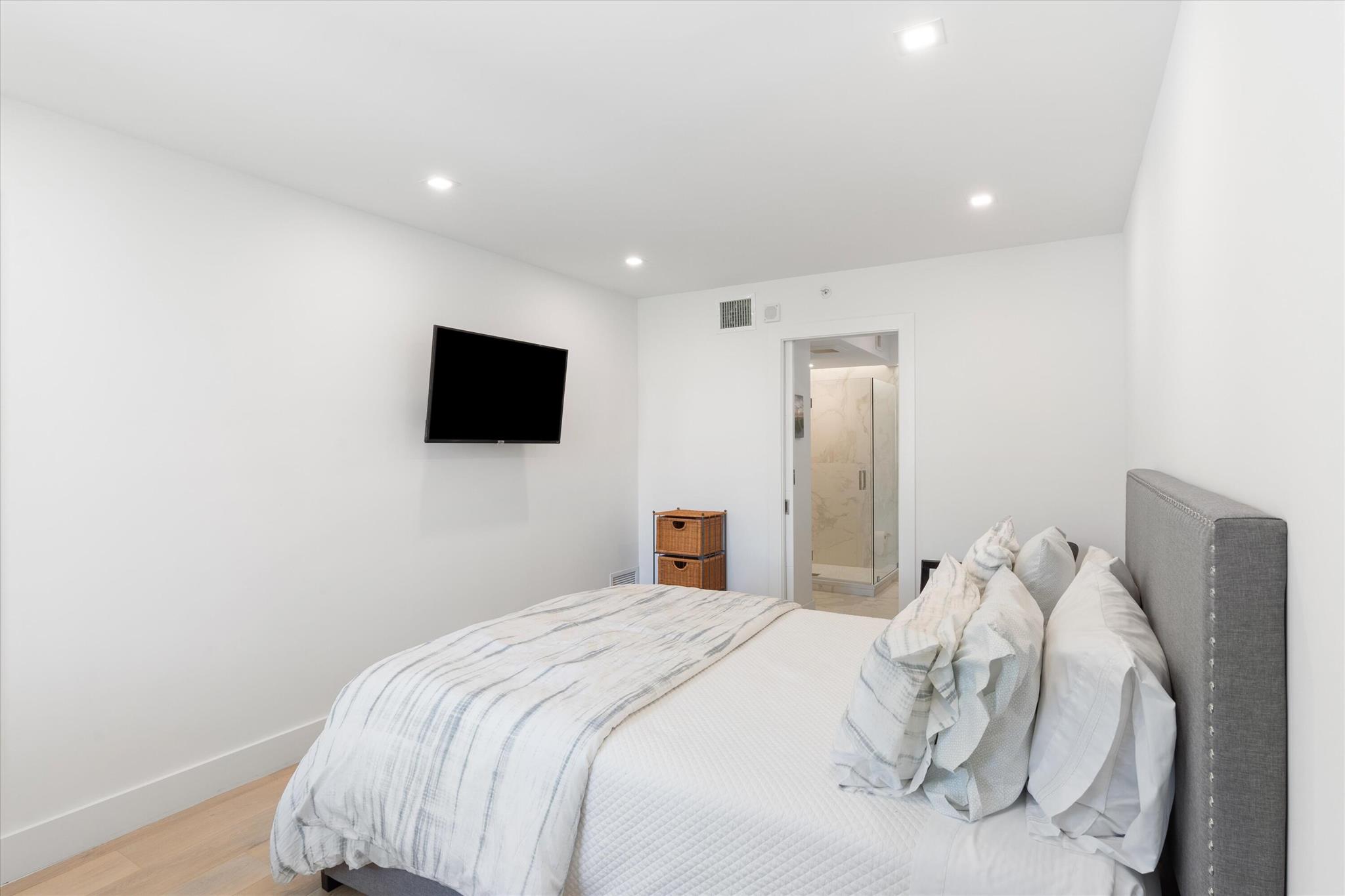 MIZNER COURT - Residential Lease