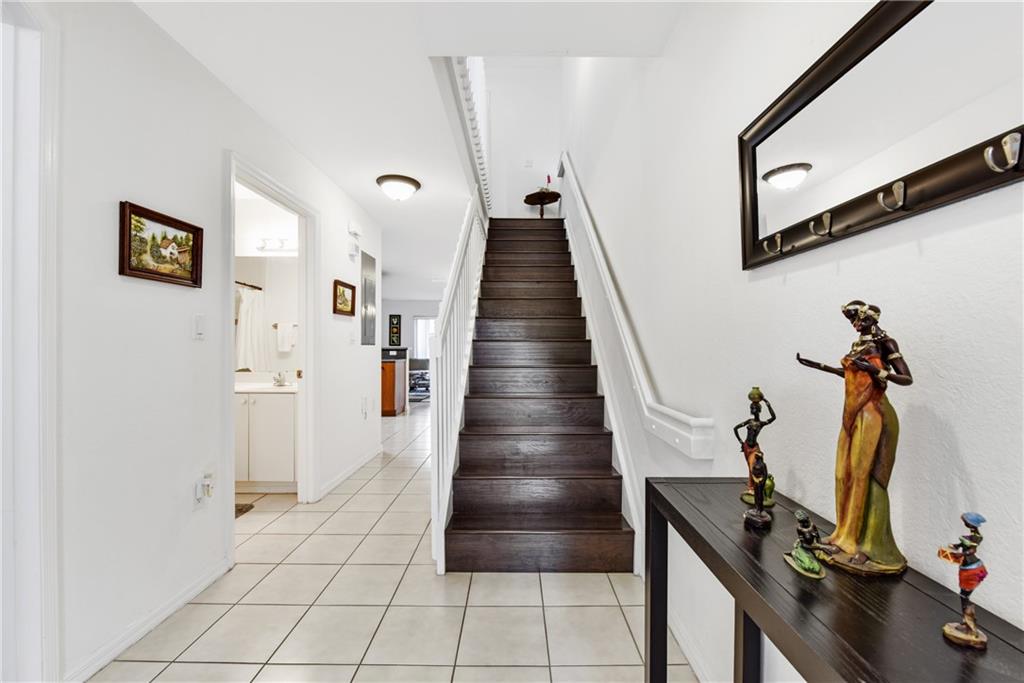 MELROSE POINT - Residential