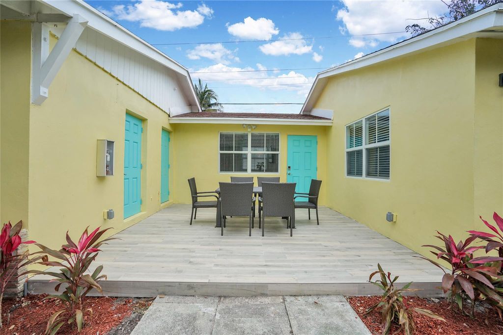 Photo of 3316 SE 4th Street, Pompano Beach, FL 33062 (MLS # F10554078)