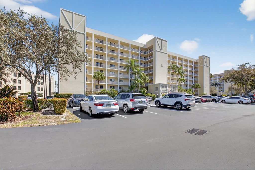 Photo of 7310 Ashford Pl #505, Delray Beach, FL 33446 (MLS # R11166434)