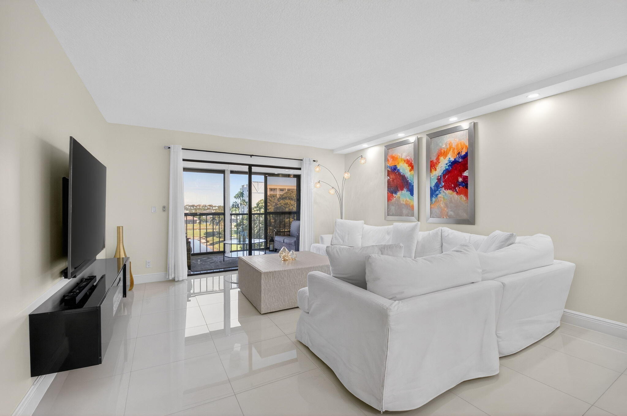 HUNTINGTON LAKES SECTION FIVE CONDS 37 THRU 44 DEC - Residential