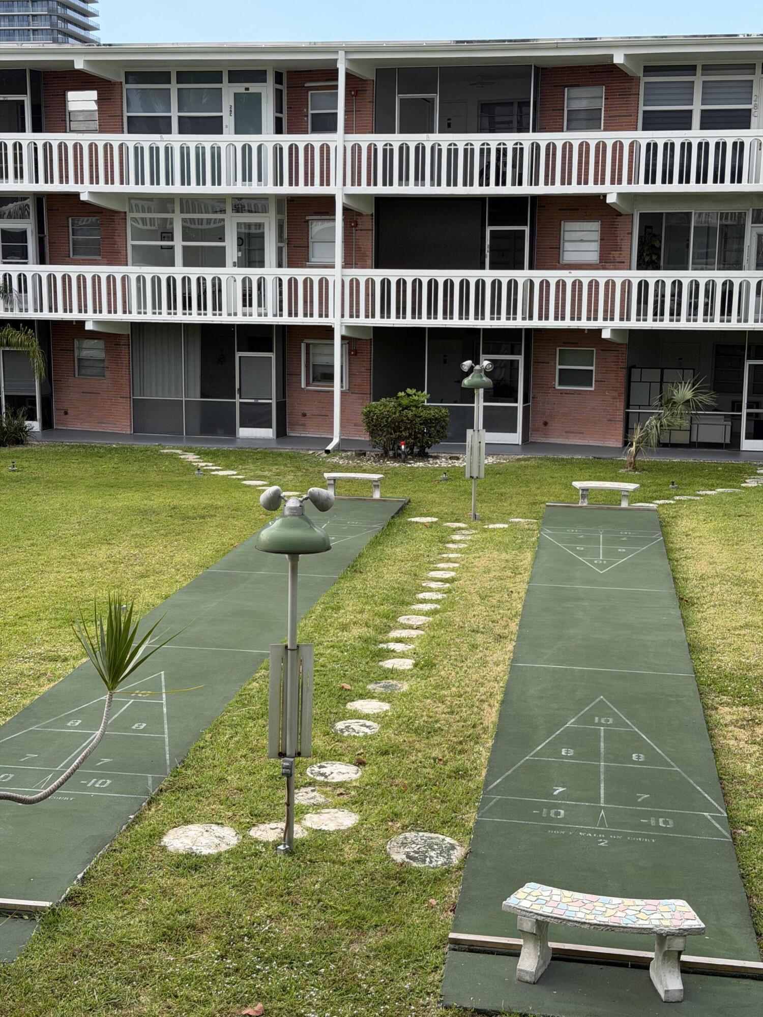 ELDORADO COUNTRY CLUB TOWERS - Residential