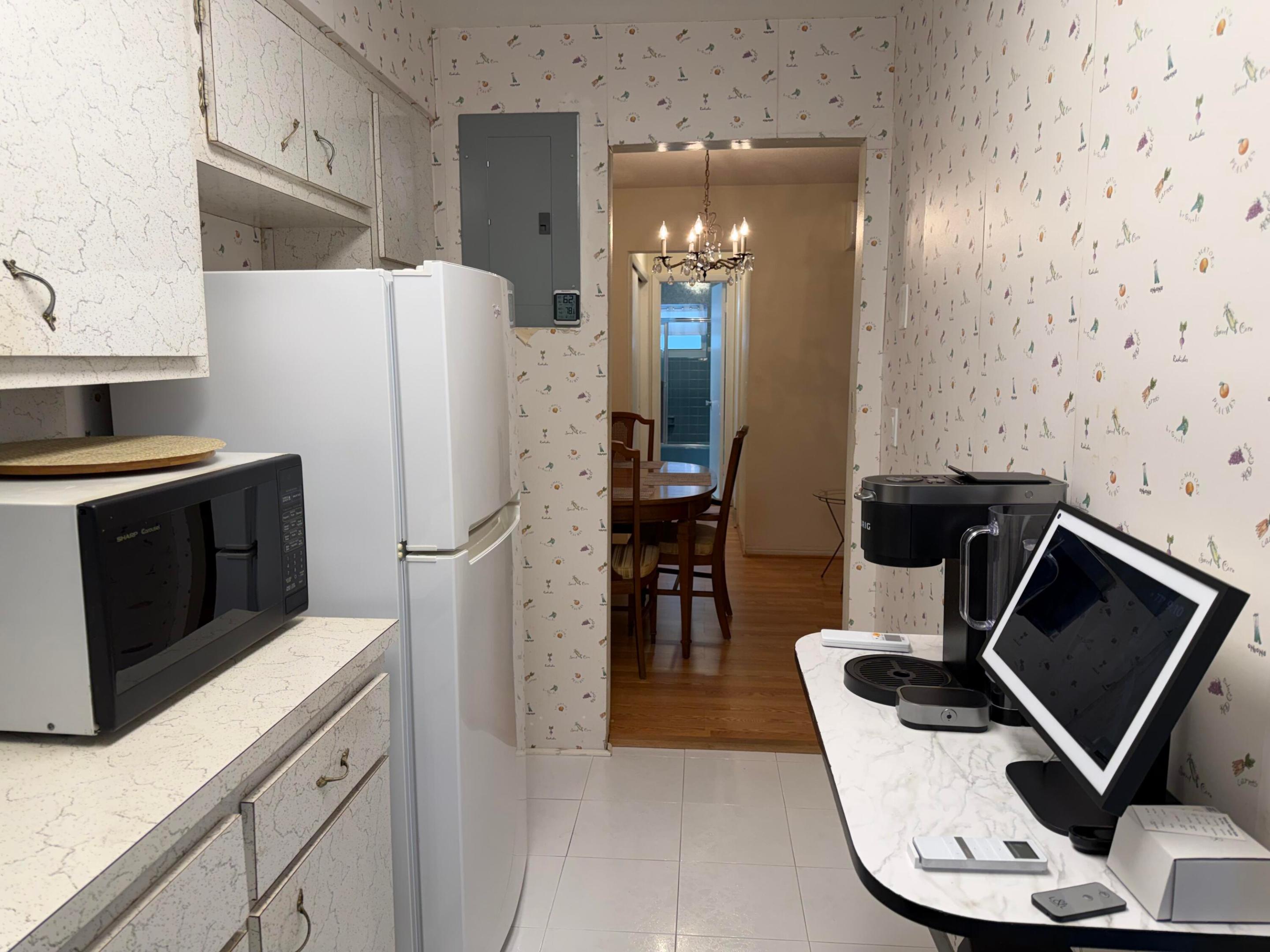 ELDORADO COUNTRY CLUB TOWERS - Residential