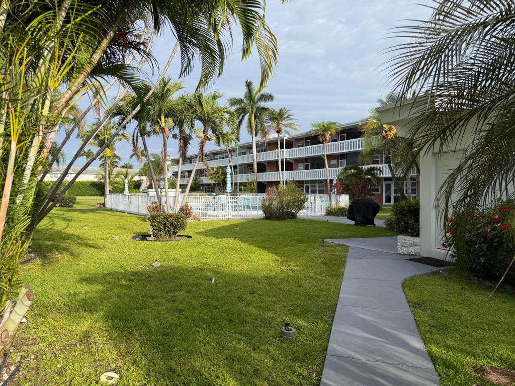 Photo of 161 NE 10th Avenue #12b, Hallandale Beach, FL 33009 (MLS # B26024152)