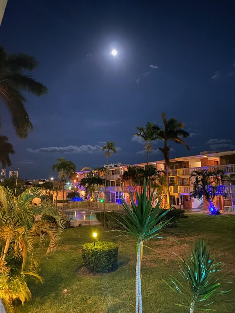 ELDORADO COUNTRY CLUB TOWERS - Residential