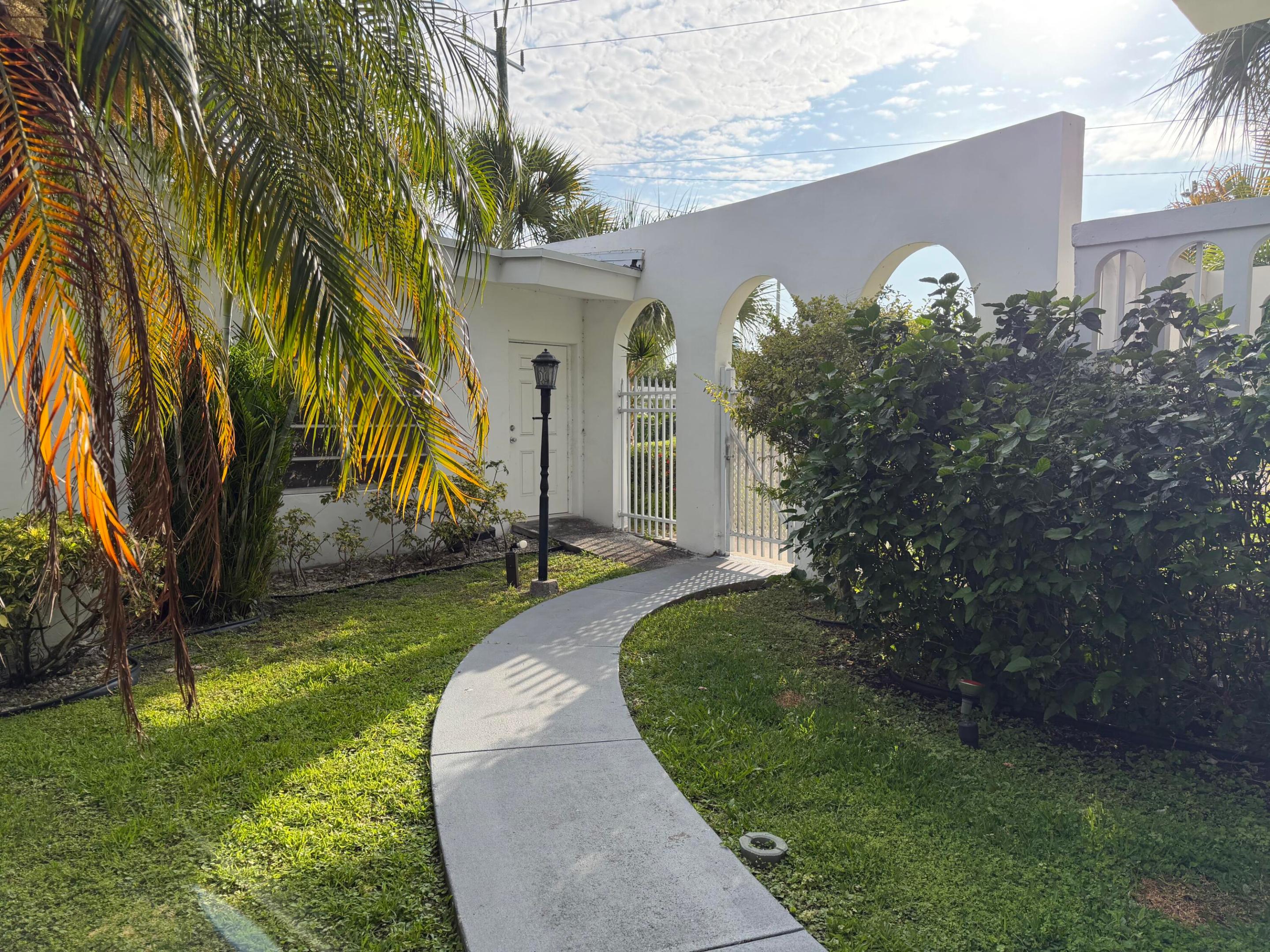 161 NE 10th Avenue 12b
