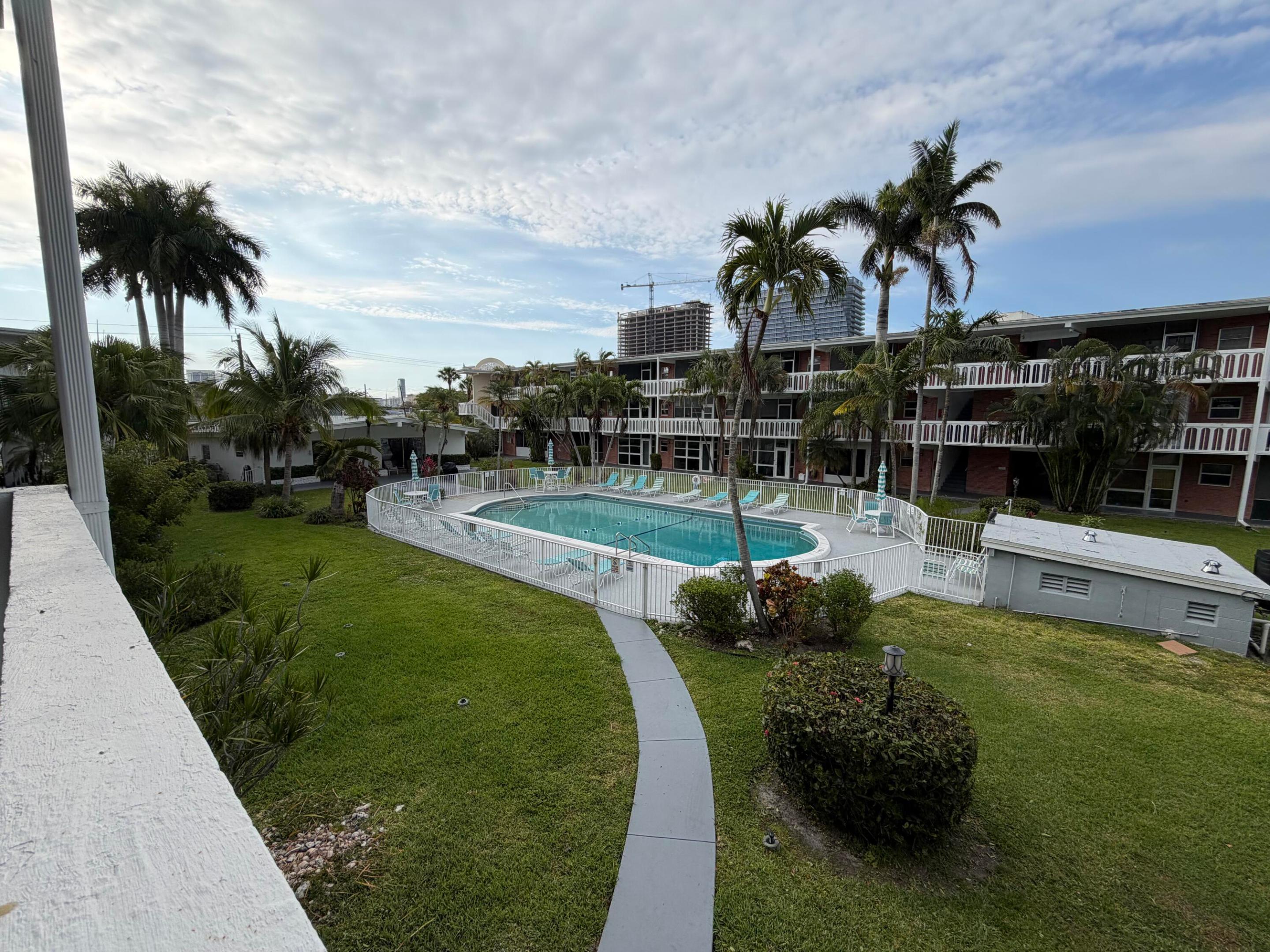 ELDORADO COUNTRY CLUB TOWERS - Residential