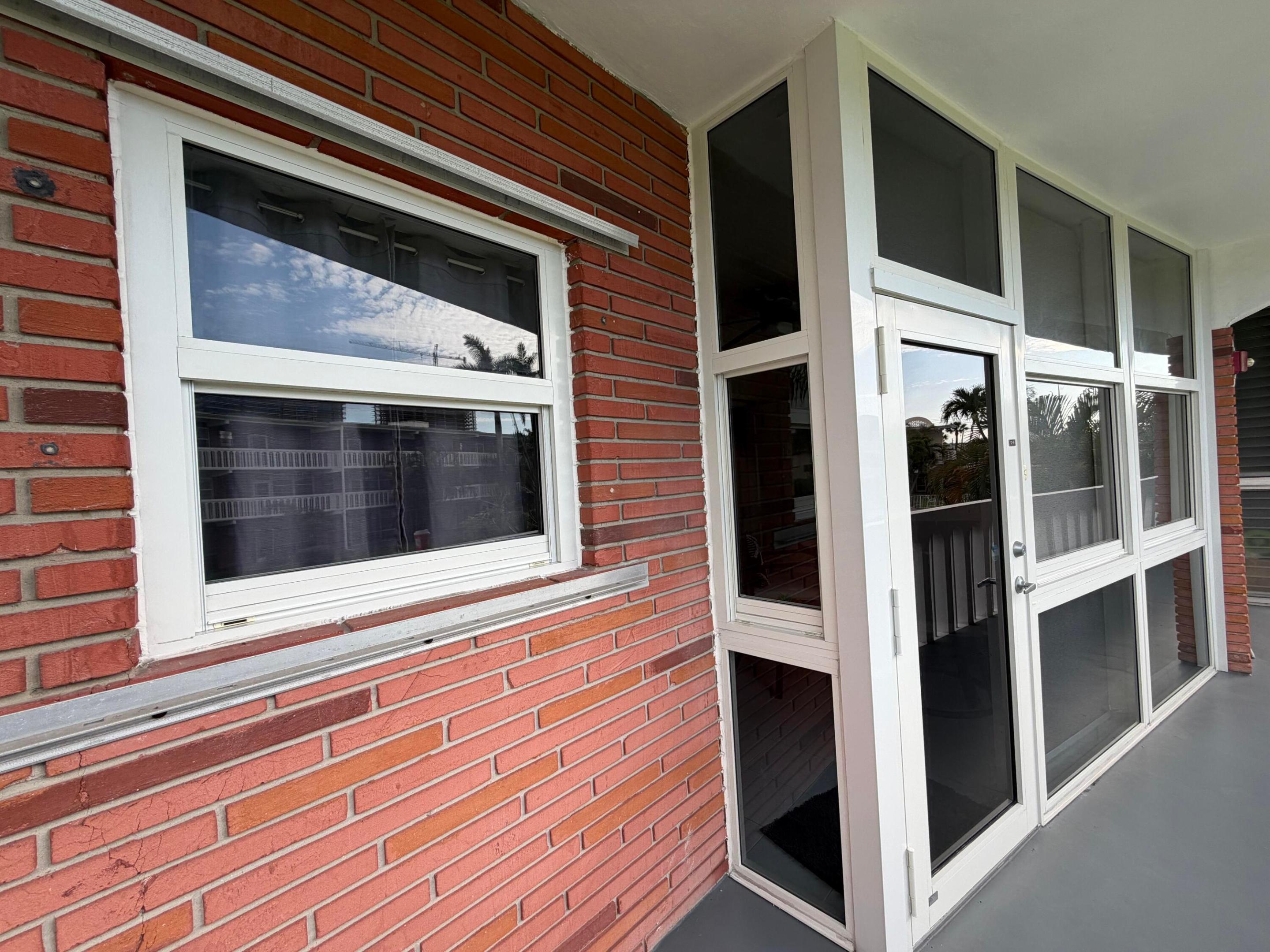 ELDORADO COUNTRY CLUB TOWERS - Residential