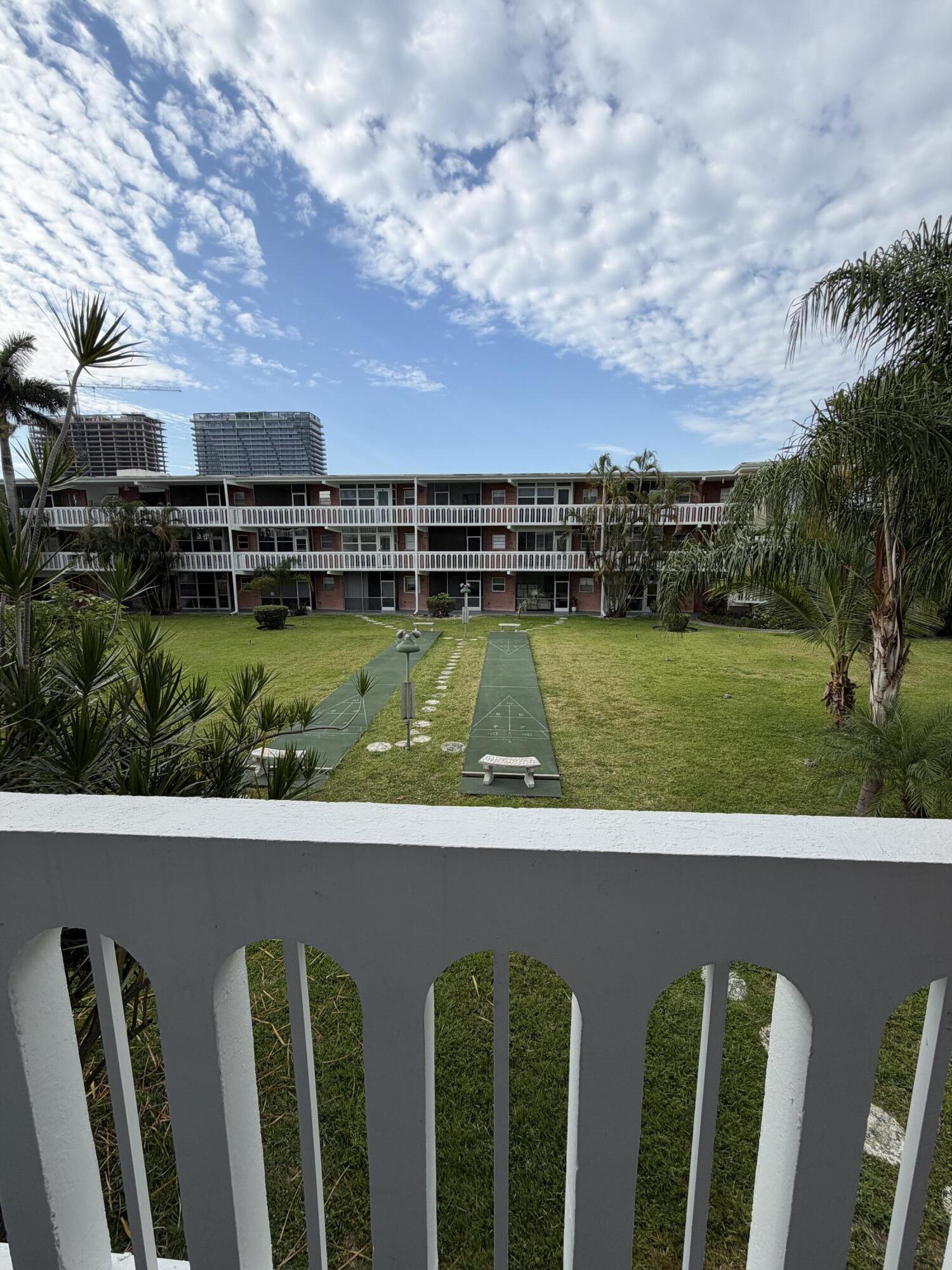 ELDORADO COUNTRY CLUB TOWERS - Residential