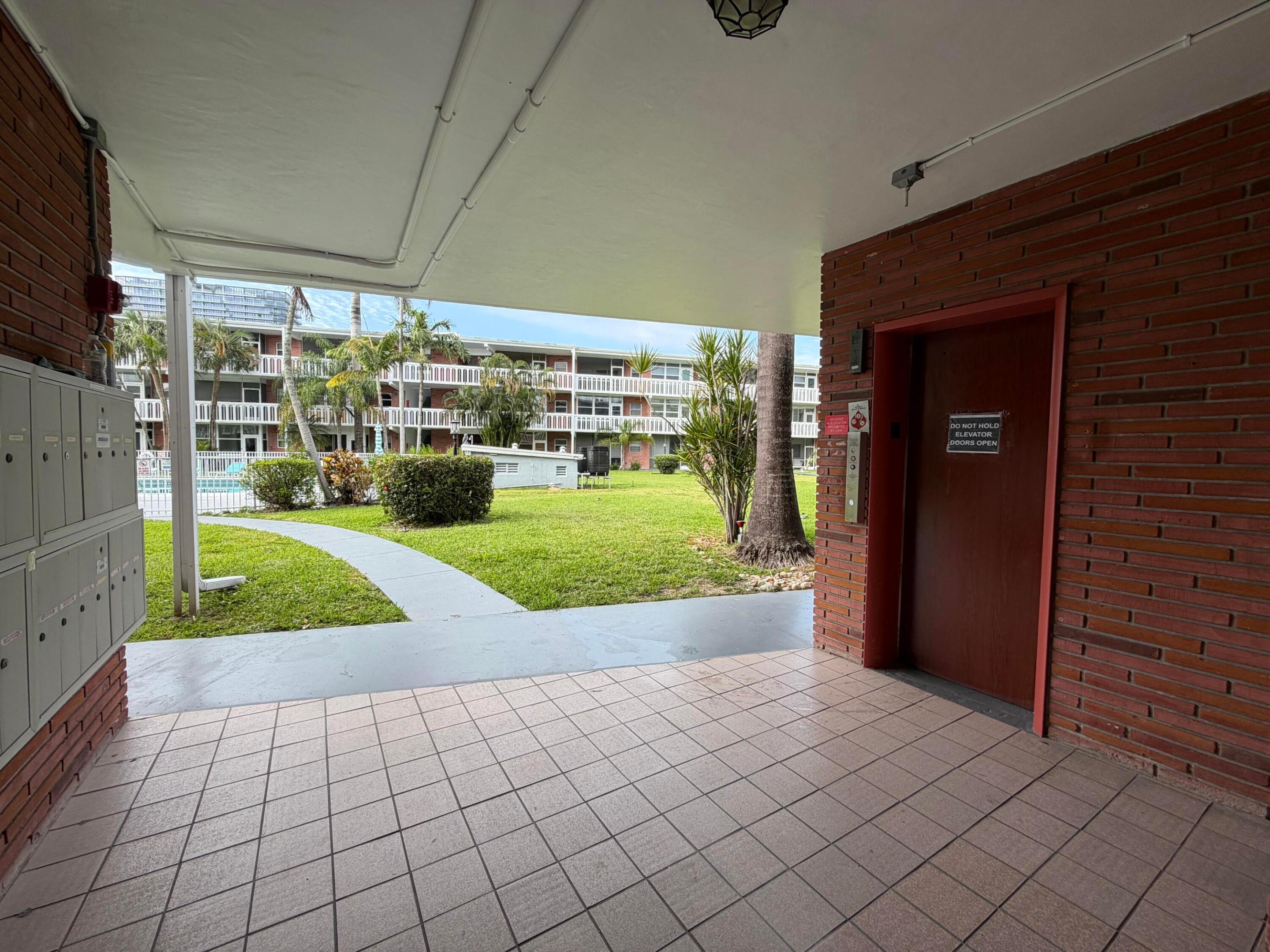 ELDORADO COUNTRY CLUB TOWERS - Residential