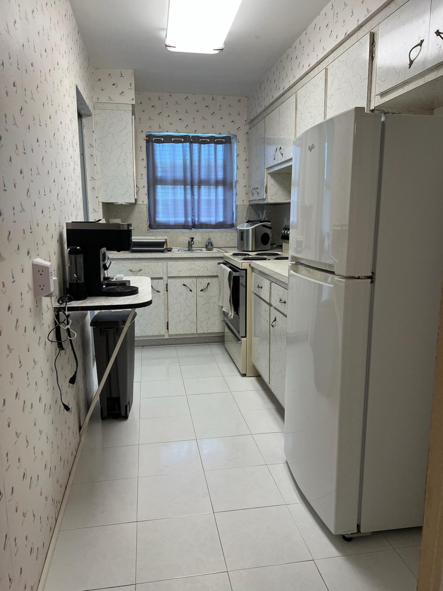 ELDORADO COUNTRY CLUB TOWERS - Residential