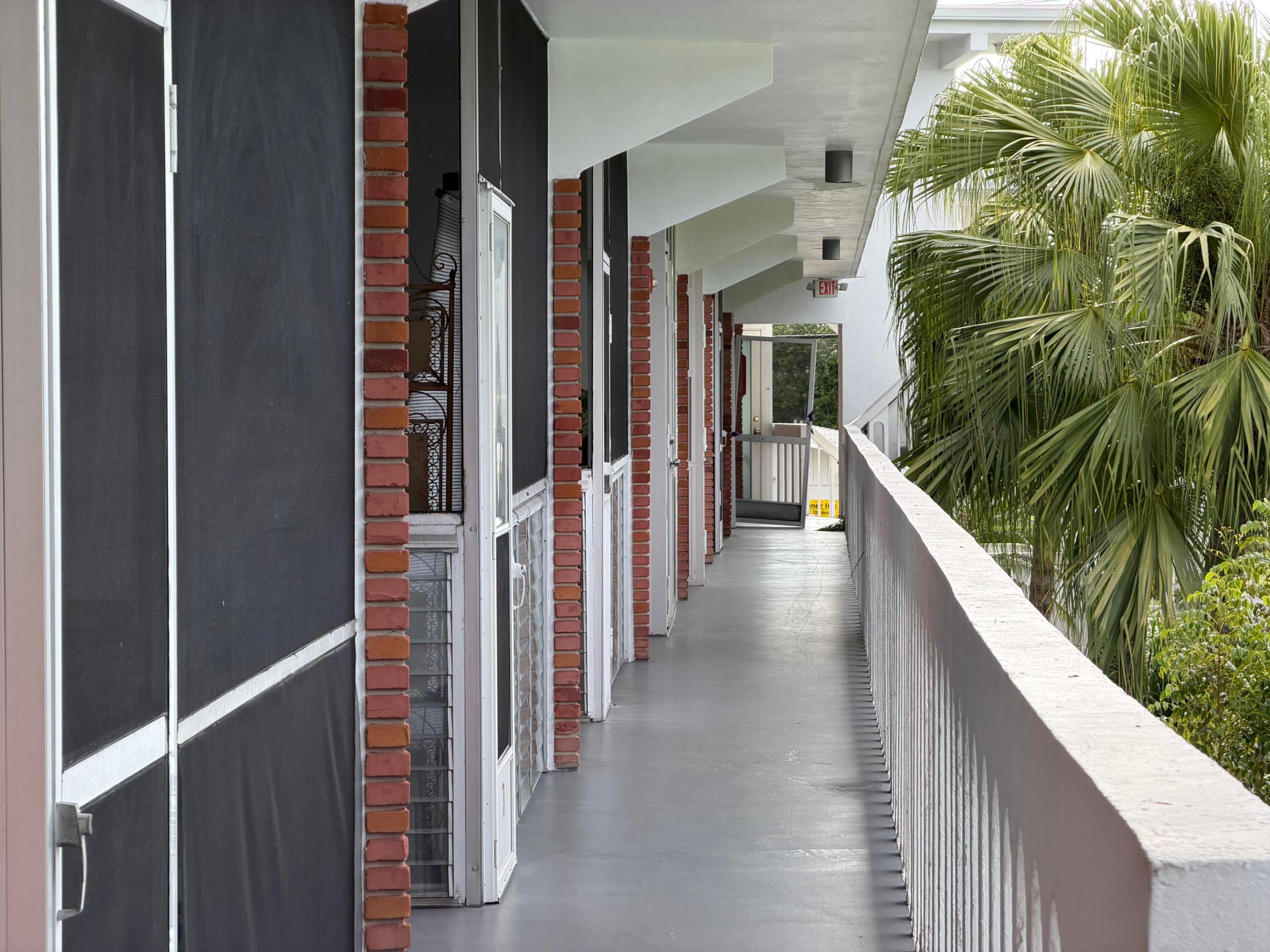ELDORADO COUNTRY CLUB TOWERS - Residential