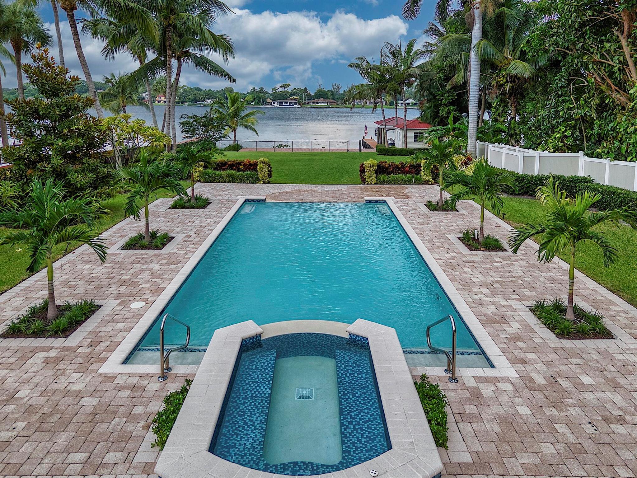 LAKE OSBORNE PARK - Residential