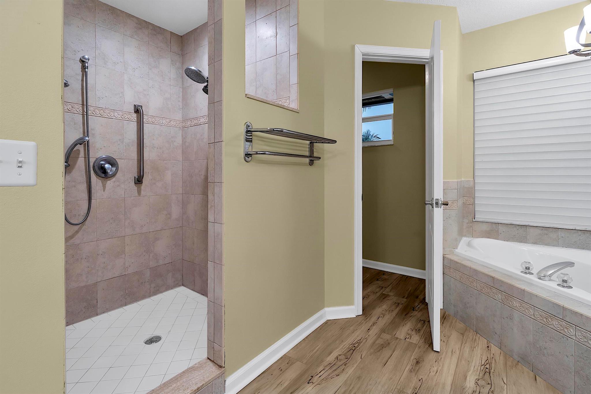 LAKE OSBORNE PARK - Residential