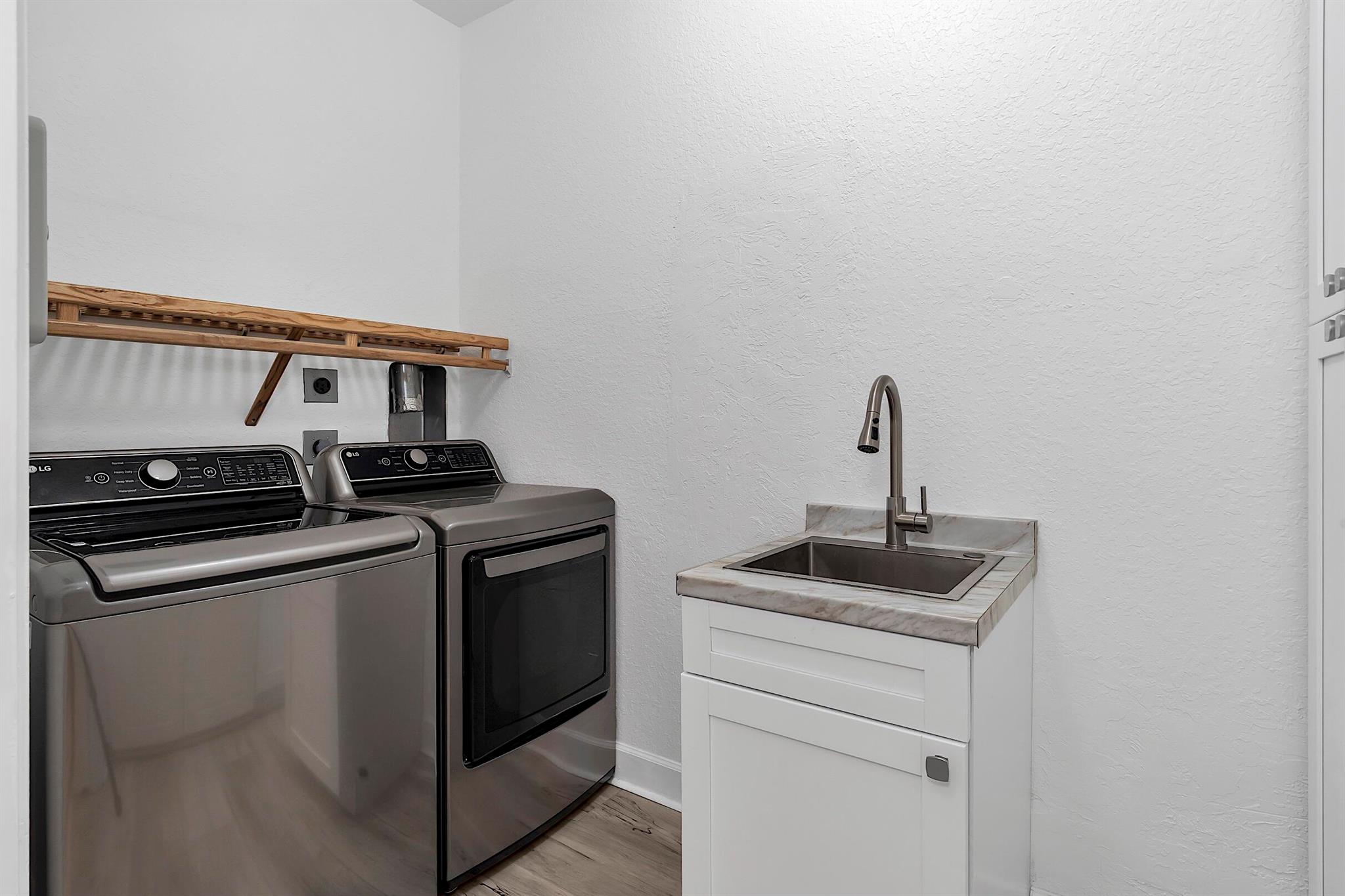 LAKE OSBORNE PARK - Residential