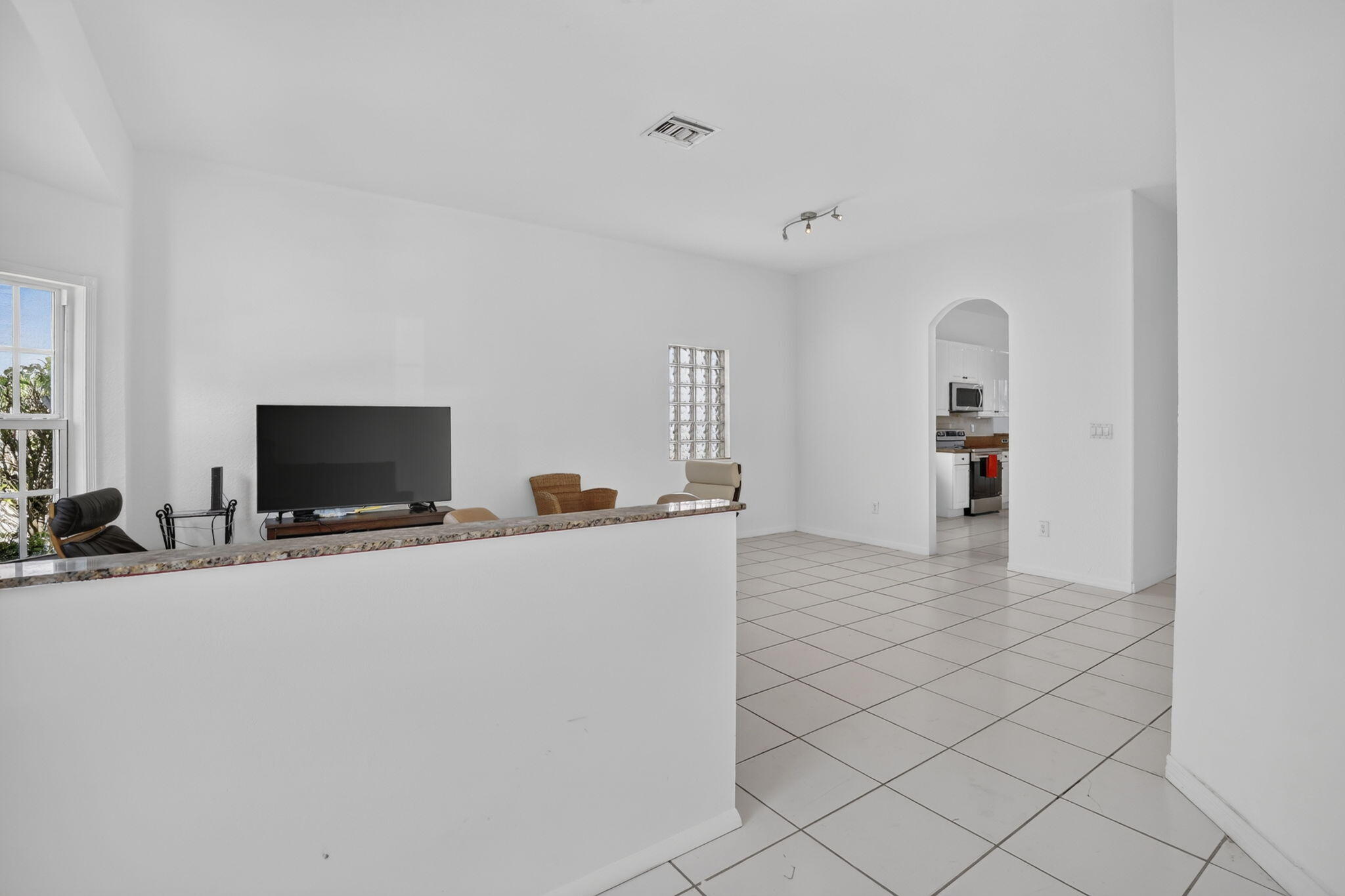 15891 SW 14TH Street, Pembroke Pines, FL, 33027/$675,000 3 15891 SW 14TH Street