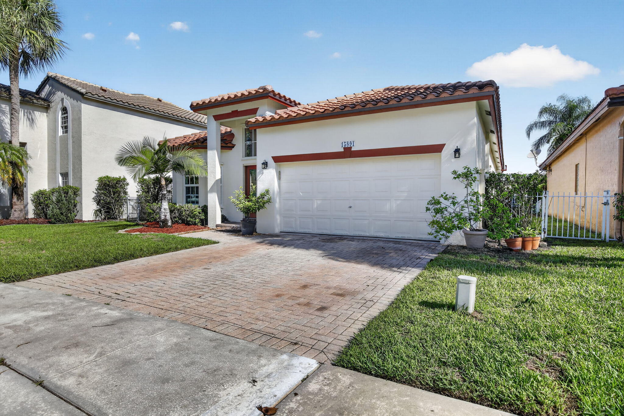 15891 SW 14TH Street, Pembroke Pines, FL, 33027/$675,000 2 15891 SW 14TH Street