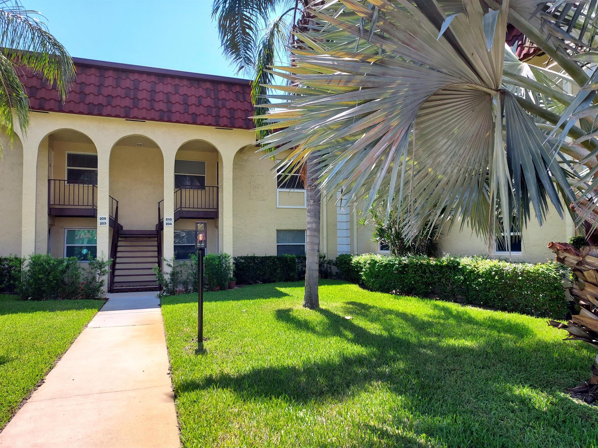 Nice ground floor unit with a screened-in patio looking out onto the green. This condo is quiet, clean and comfortable! This is a short walk to the heated pool.. With access to Carlin Park and a 7 minute walk to the beach, this location can't be beat! Close to the theatre, across from the Intracoastal, shopping and the best restaurants in Jupiter, this is a great place to spend the winter!No Pets No Trucks per hoa