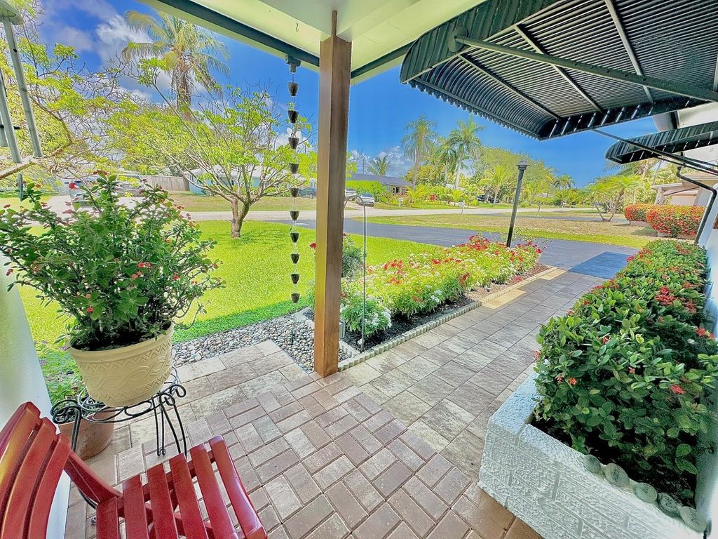 Photo of 1521 Treemont Avenue, Jupiter, FL 33469 (MLS # F10555582)