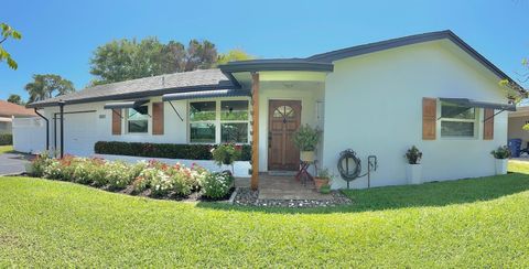 Photo of 1521 Treemont Avenue, Jupiter, FL 33469 (MLS # F10555582)