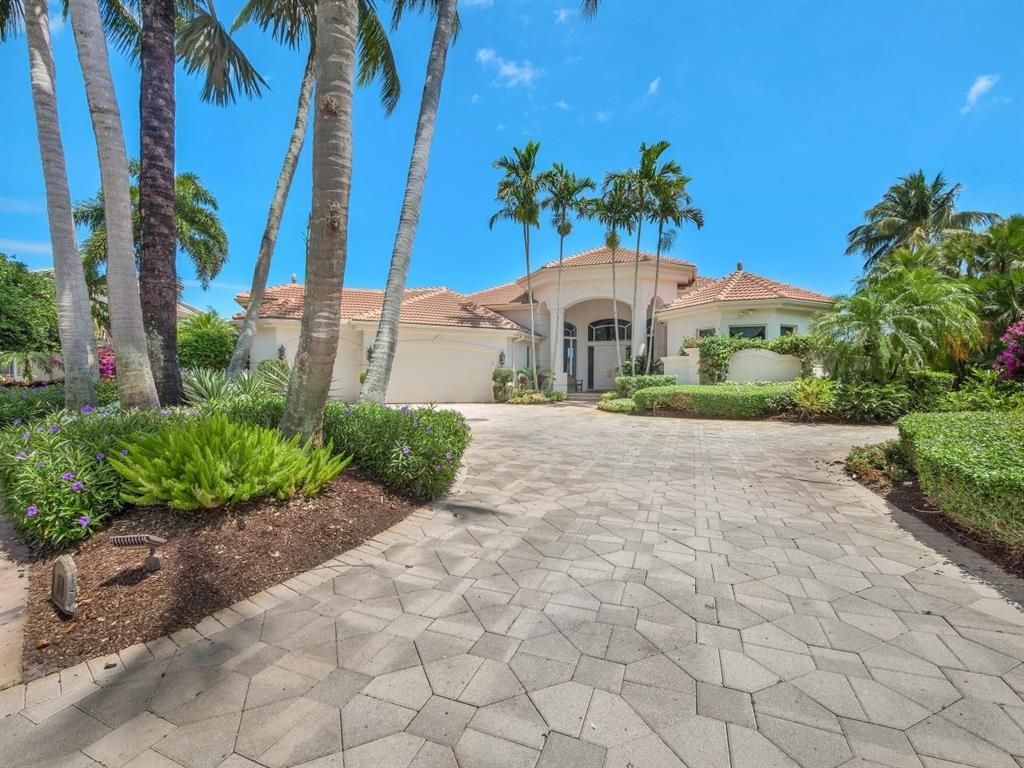 Photo of 110 Saint Edward Place, Palm Beach Gardens, FL 33418 (MLS # R10708153)