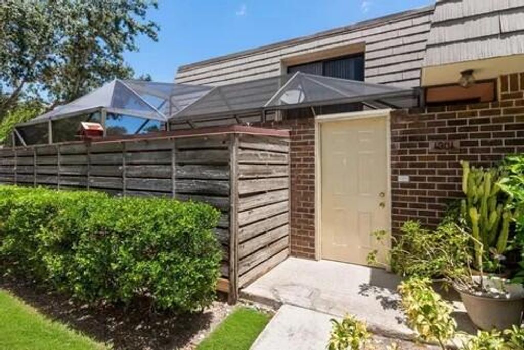 Photo of 1301 13th Terrace, Palm Beach Gardens, FL 33418 (MLS # R10952076)