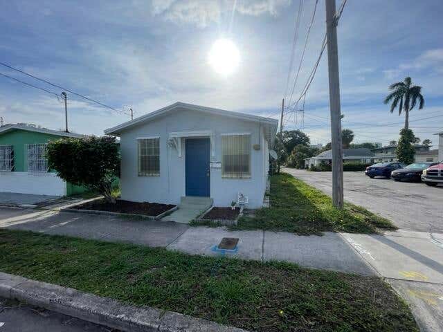Photo of 420 DOUGLASS Avenue, West Palm Beach, FL 33401 (MLS # B26056968)