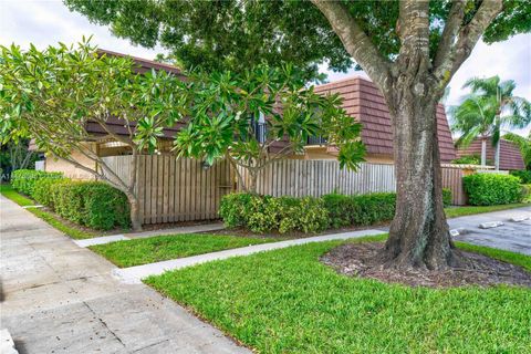 Townhouse in Palm Beach Gardens FL 2313 23rd Lane Ln.jpg