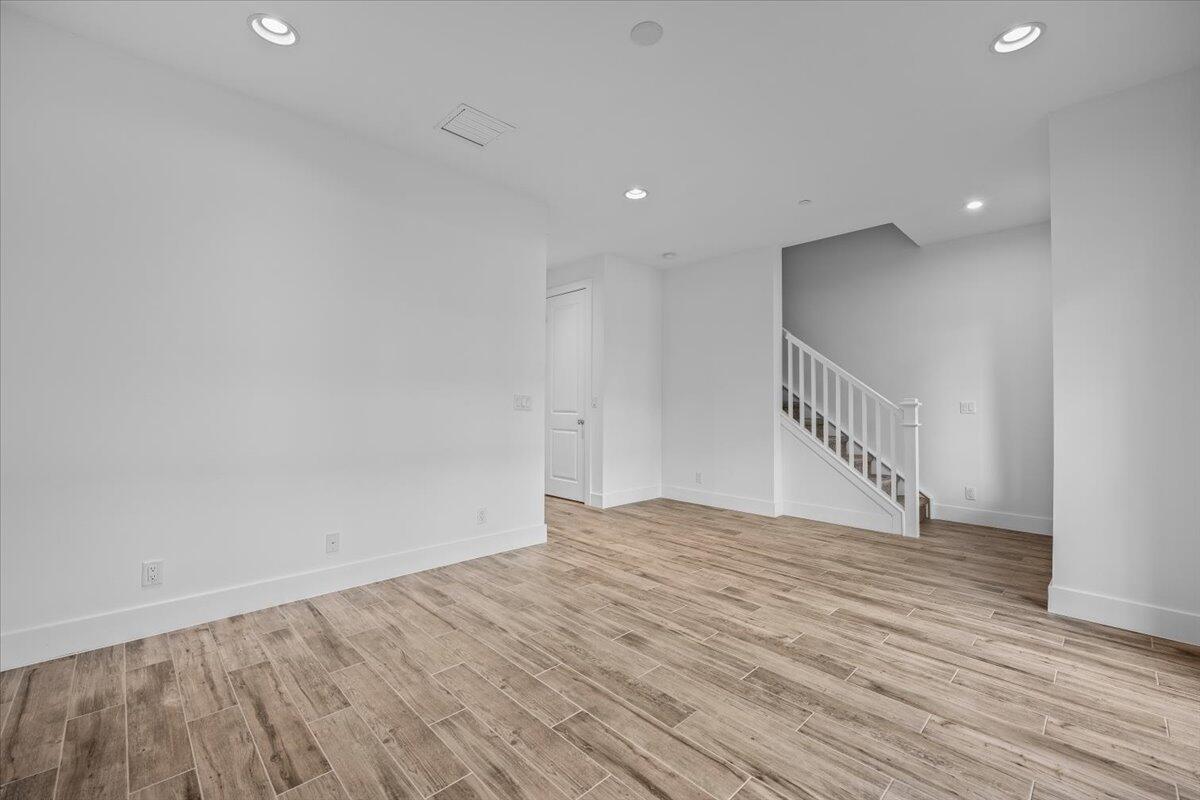 ALTON NEIGHBORHOOD - Residential