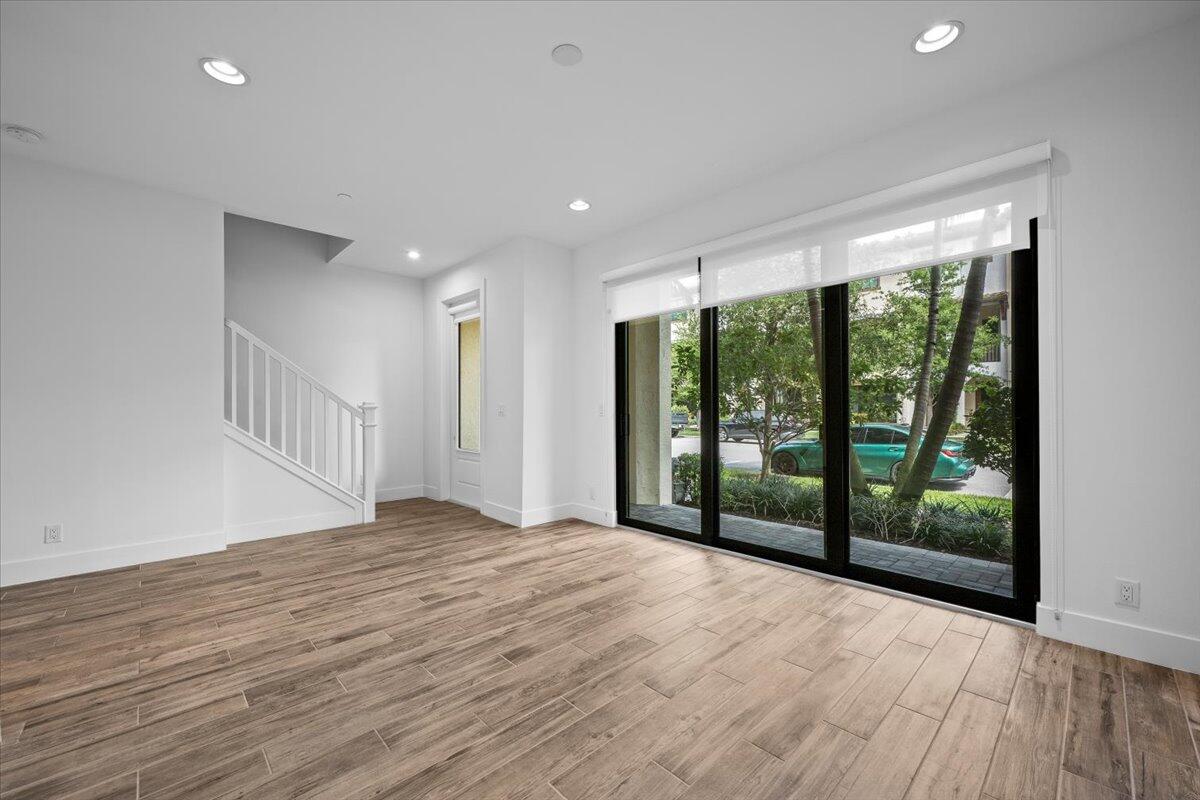 ALTON NEIGHBORHOOD - Residential