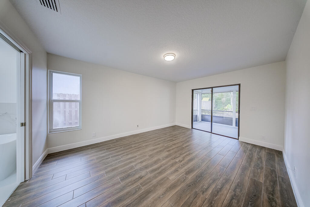 SUGAR POND MANOR OF WELLINGTON - Residential