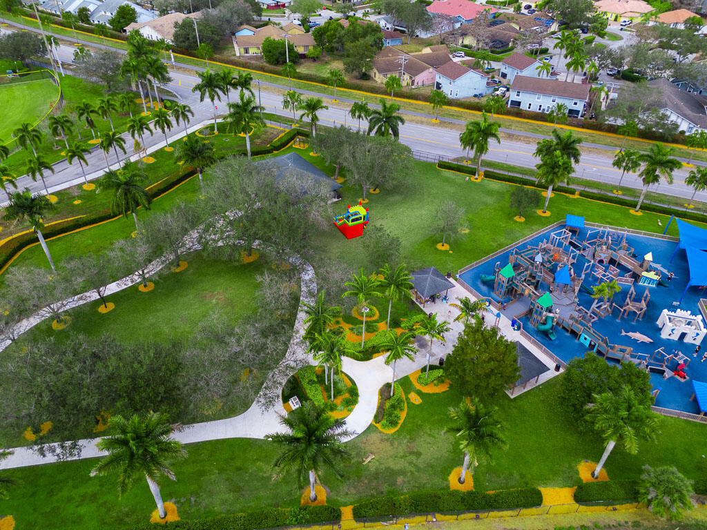 SUGAR POND MANOR OF WELLINGTON - Residential