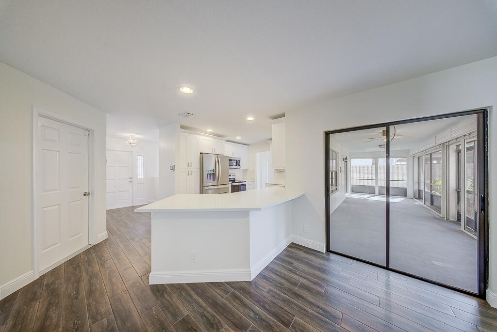 SUGAR POND MANOR OF WELLINGTON - Residential