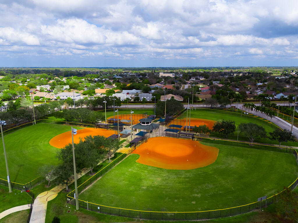 SUGAR POND MANOR OF WELLINGTON - Residential