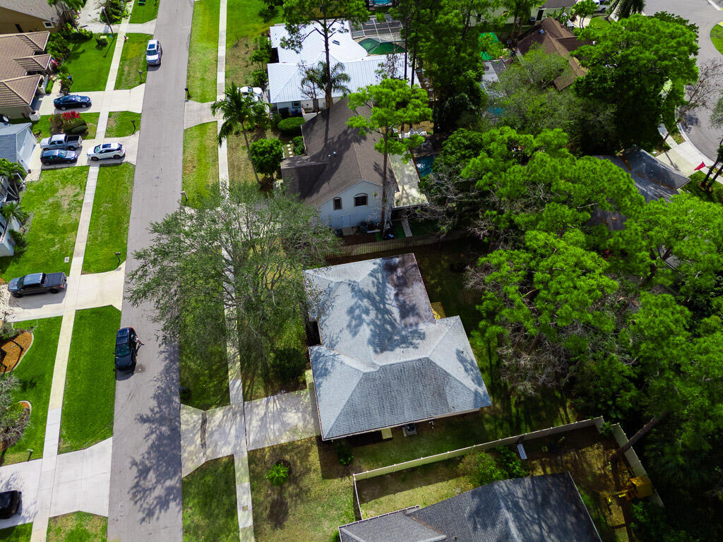 SUGAR POND MANOR OF WELLINGTON - Residential