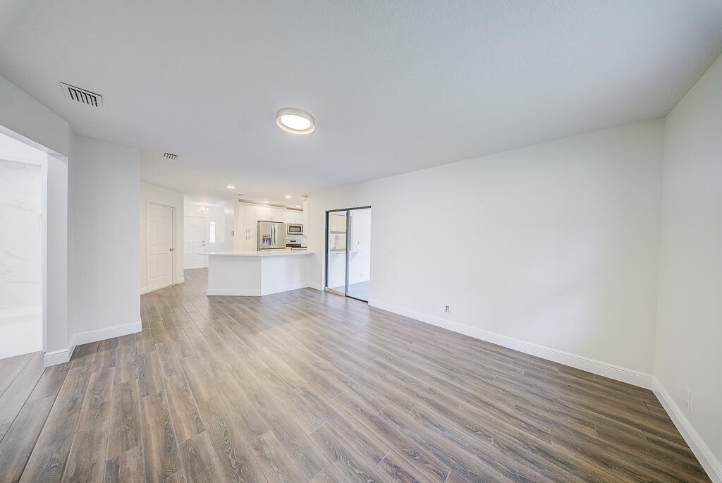 SUGAR POND MANOR OF WELLINGTON - Residential