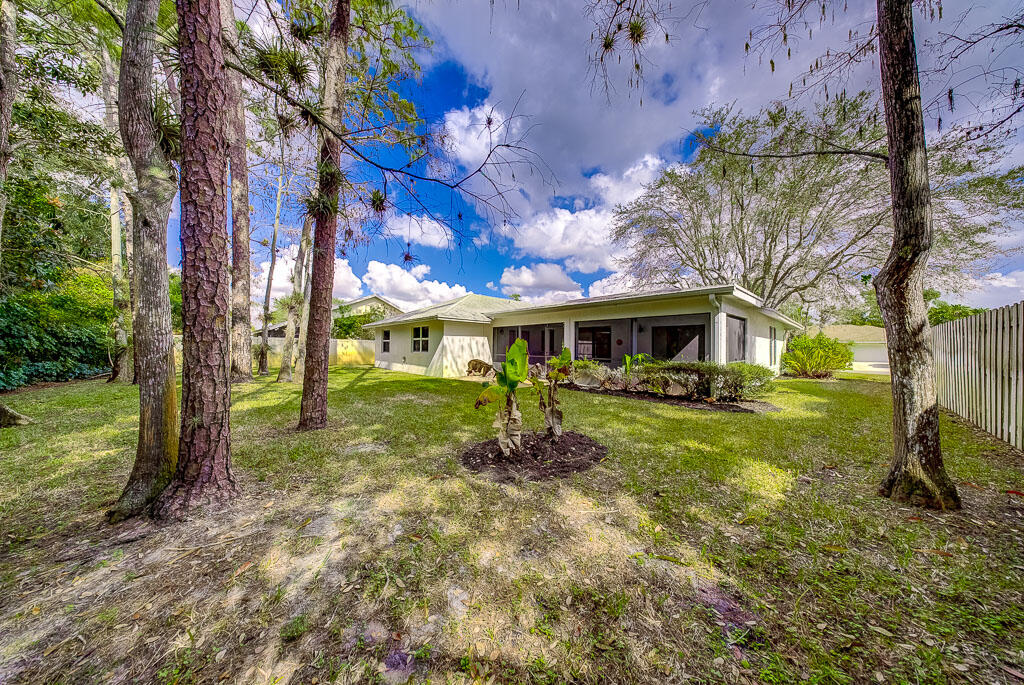 SUGAR POND MANOR OF WELLINGTON - Residential