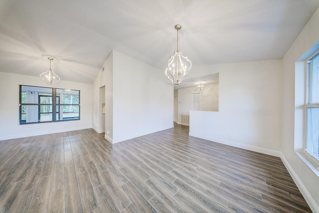 SUGAR POND MANOR OF WELLINGTON - Residential