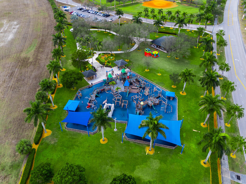 SUGAR POND MANOR OF WELLINGTON - Residential