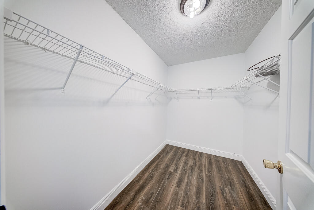 SUGAR POND MANOR OF WELLINGTON - Residential